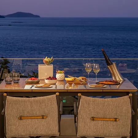 Apartment Sea Breeze Luxury Appt *