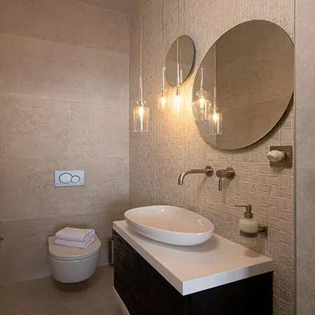Sea Breeze Luxury Appt